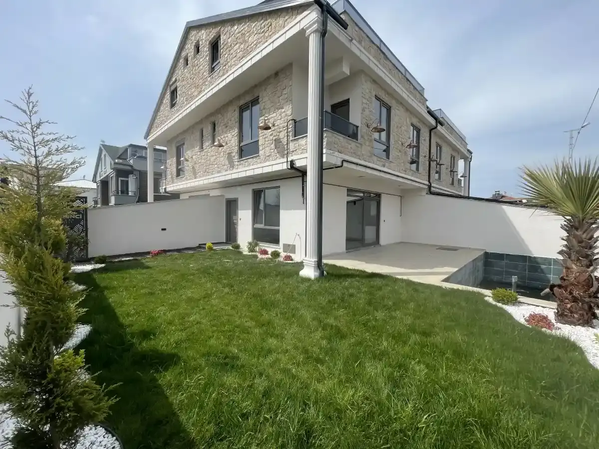 Sakarya Kocaali Alandere’de Müstakil Havuzlu Denize Komşu 4+1 Tripleks Villa