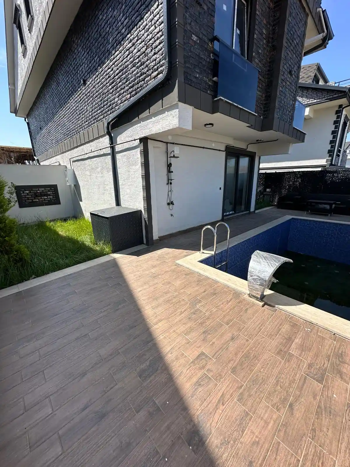 Kocaali Alandere'de Havuzlu Eşyalı 4+1 Tripleks Villa - 6.800.000 TL