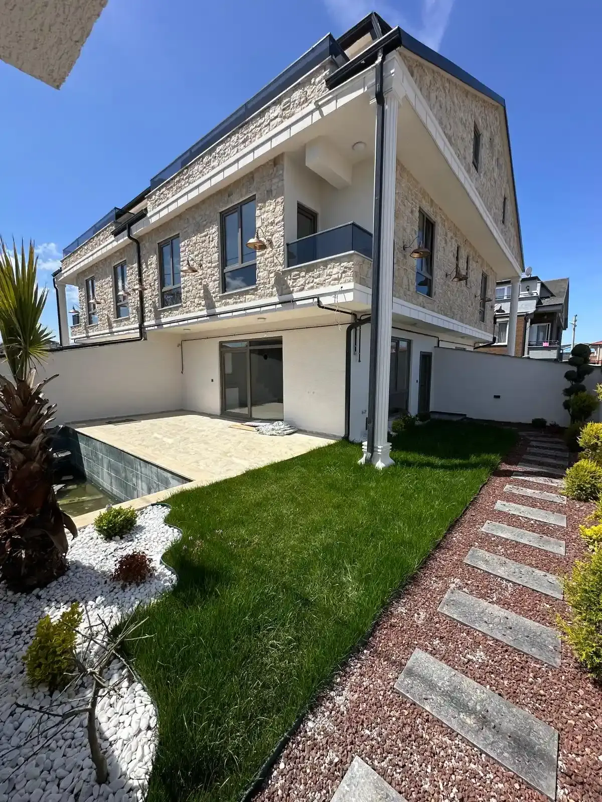 Kocaali Alandere’de Premium Ön Cephe Müstakil Havuzlu Prestijli 4+1 Villa